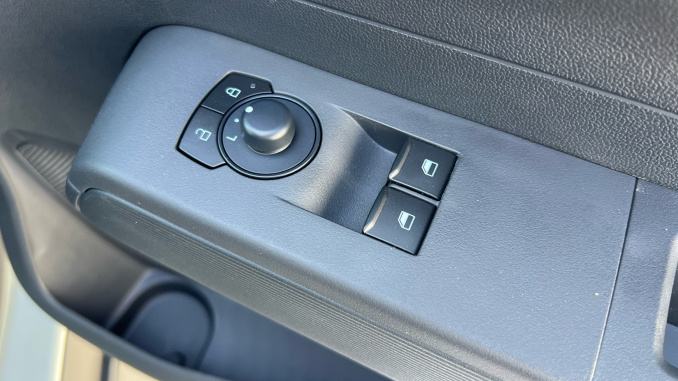 Ford Tourneo Connect 2.0 EcoBlue Titanium 5dr Auto Diesel Estate - Image 37